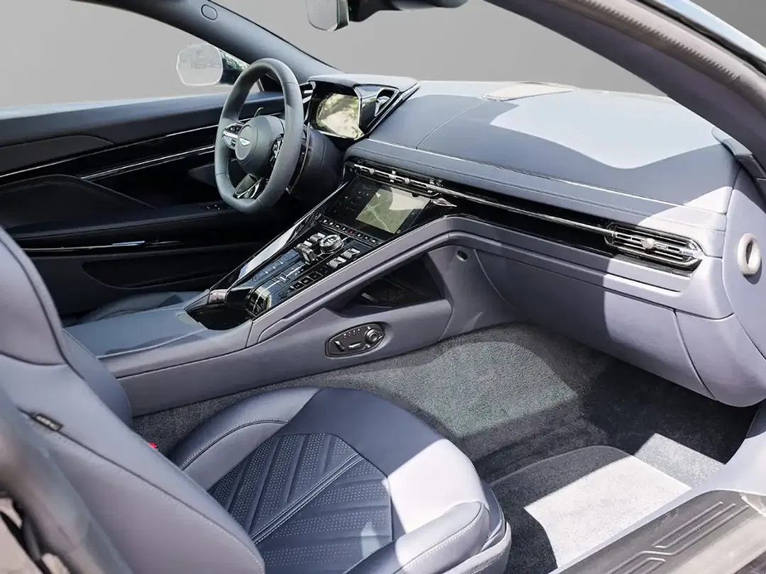 Aston Martin DB12 - Thumbnail 38