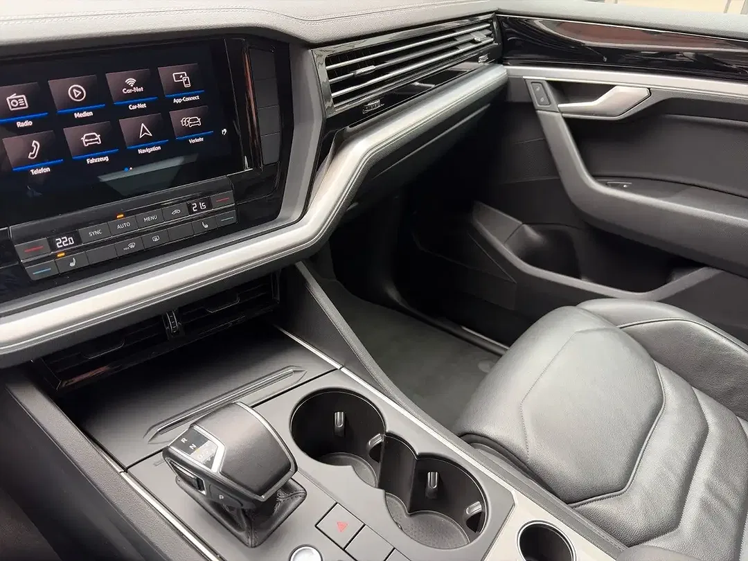 Volkswagen Touareg - Thumbnail 12