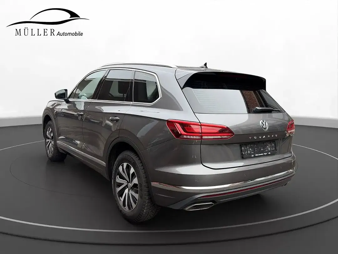 Volkswagen Touareg - Thumbnail 3