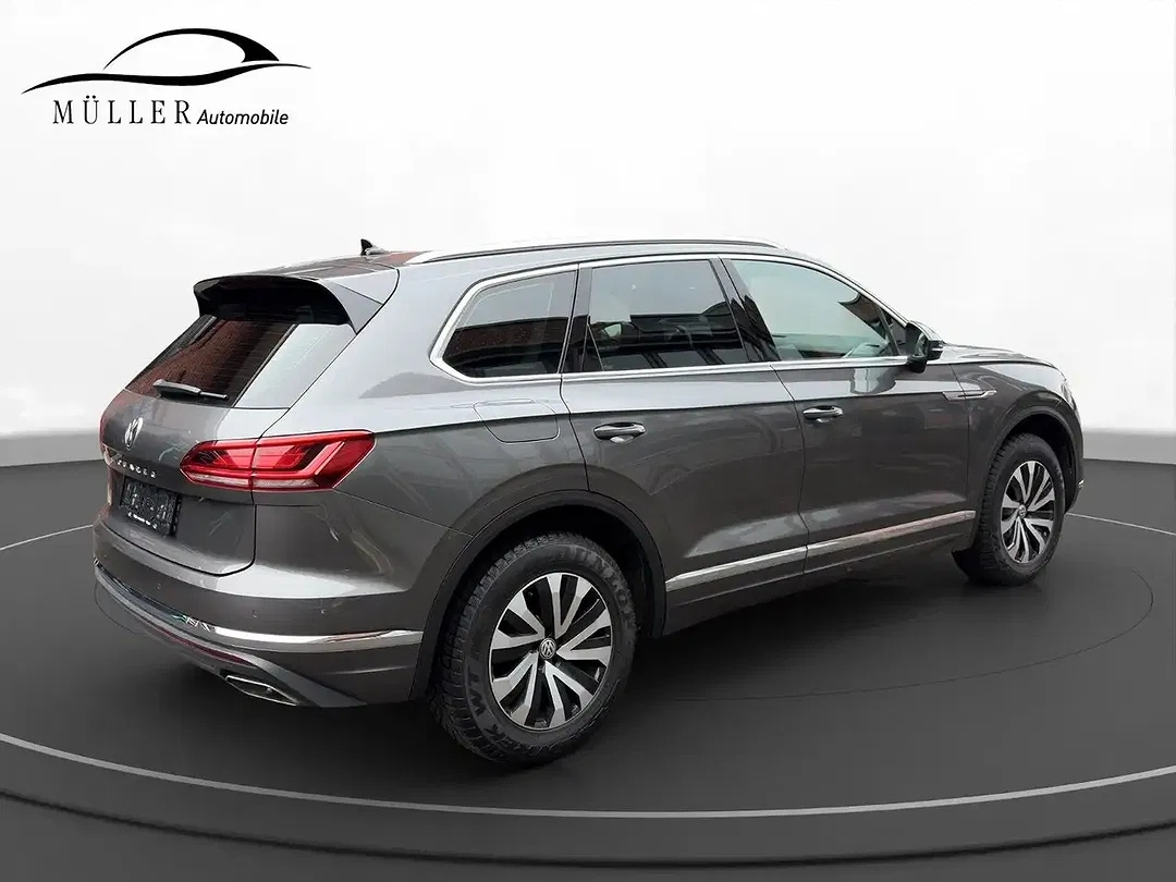 Volkswagen Touareg - Thumbnail 4