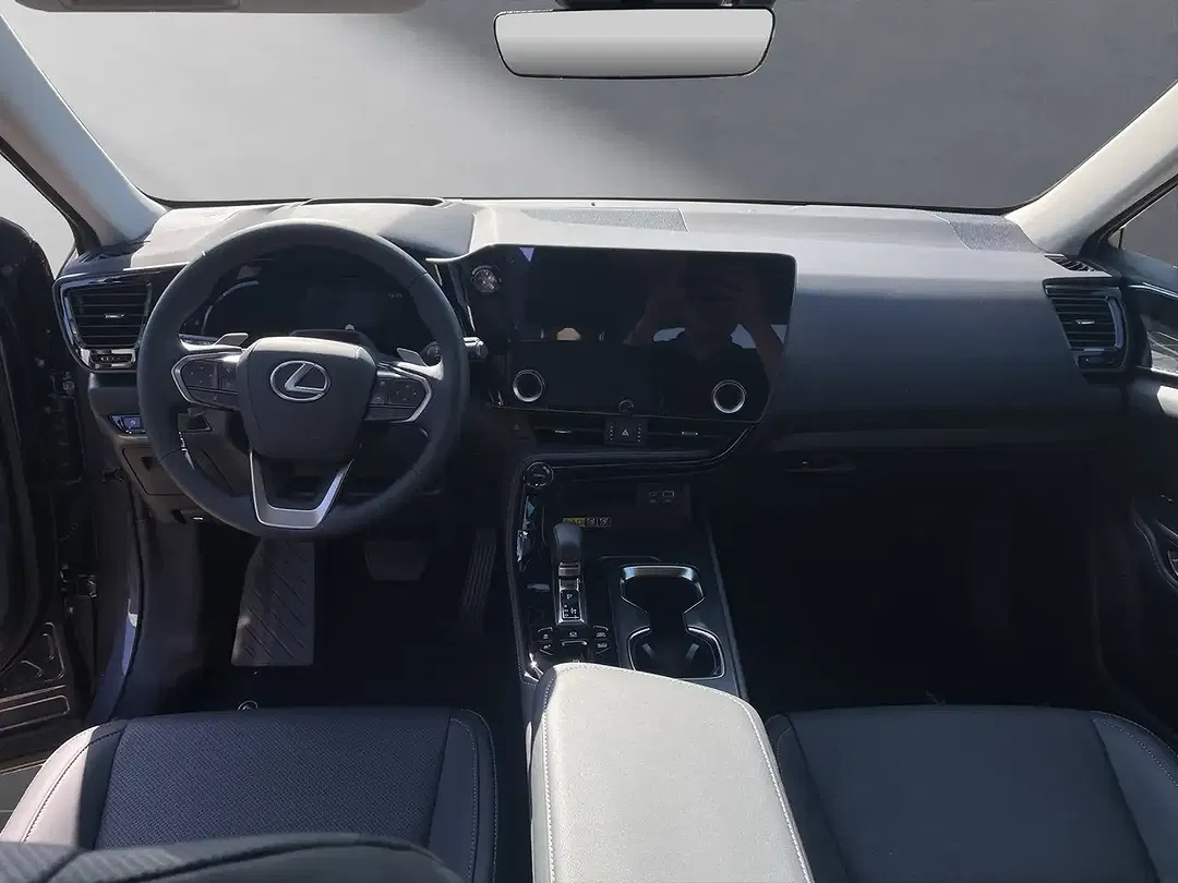 Lexus NX 450h+ - Thumbnail 13