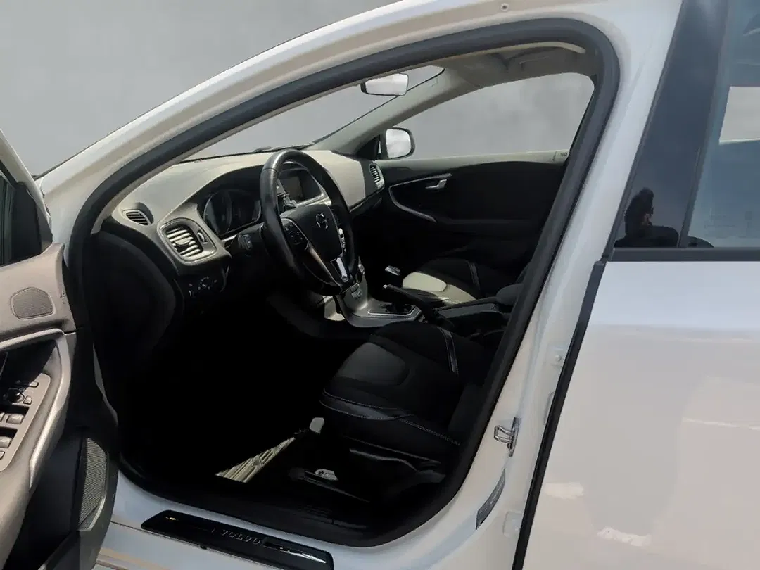 Volvo V40 - Thumbnail 13