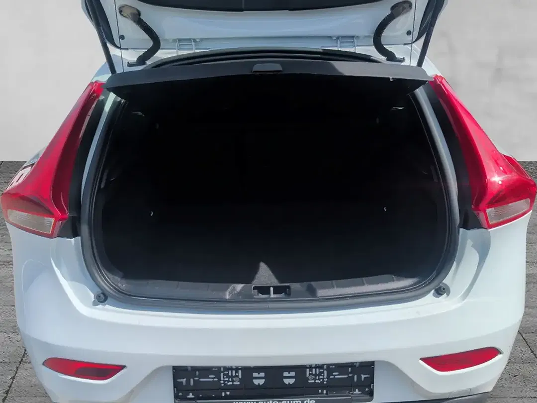 Volvo V40 - Thumbnail 5