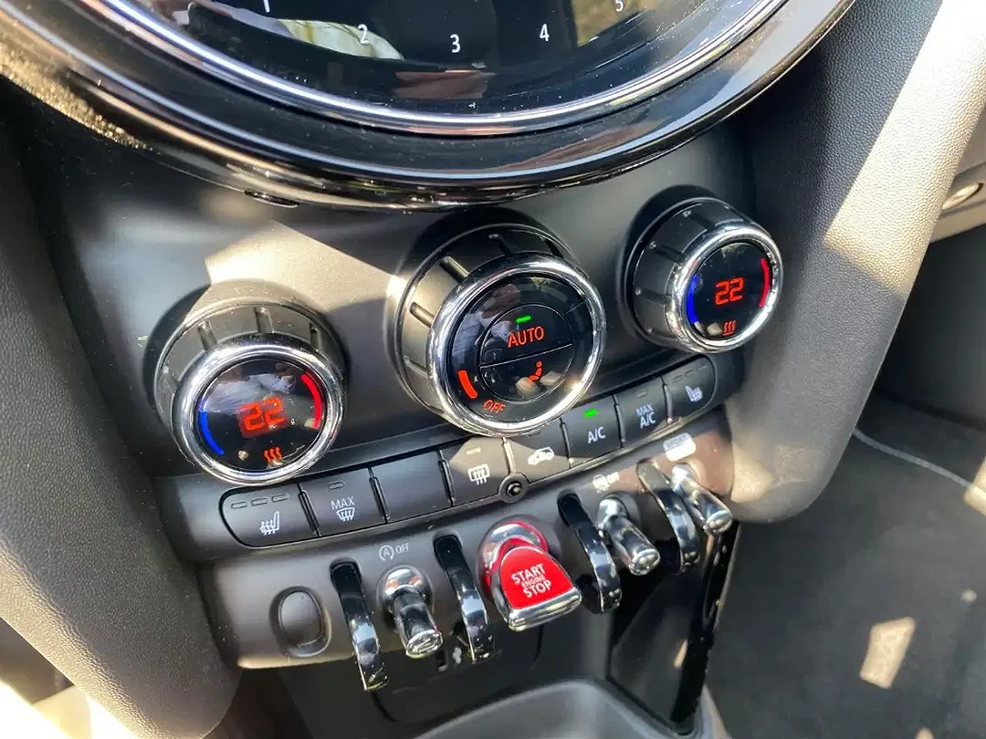 MINI One Cabrio - Thumbnail 12
