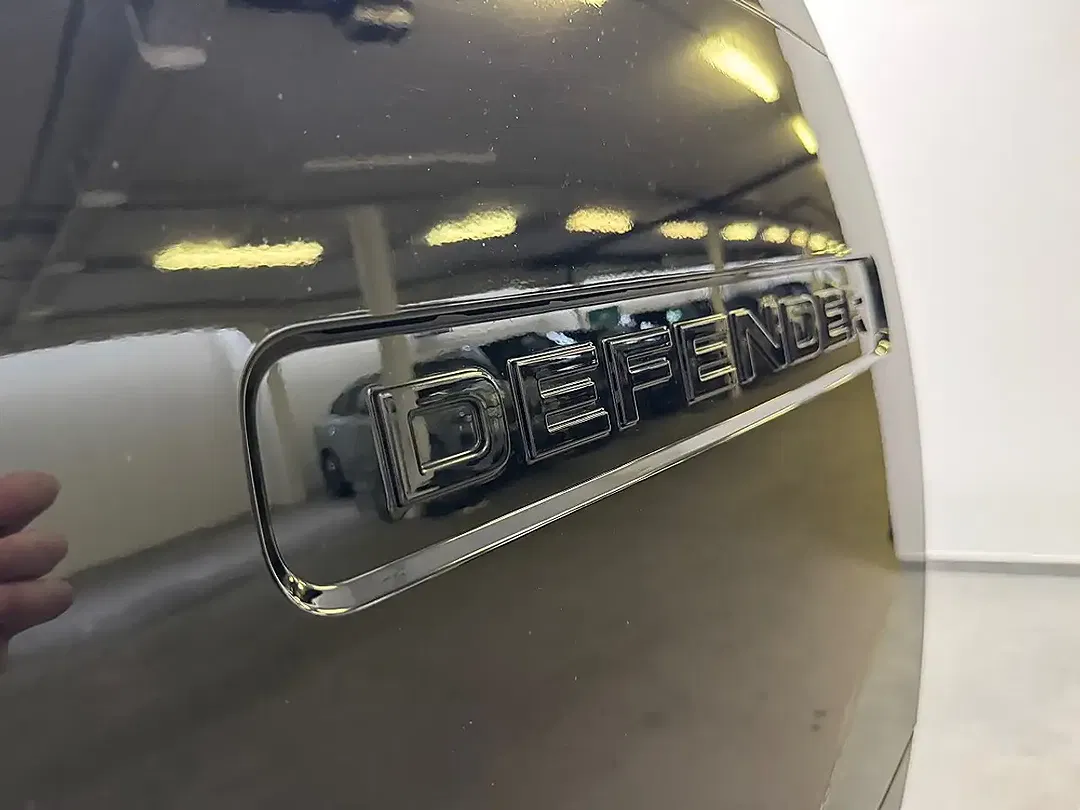 Land Rover Defender - Thumbnail 11