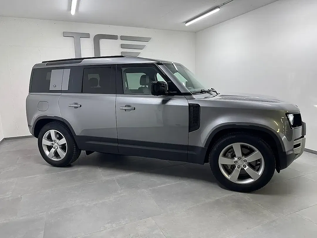 Land Rover Defender - Thumbnail 2