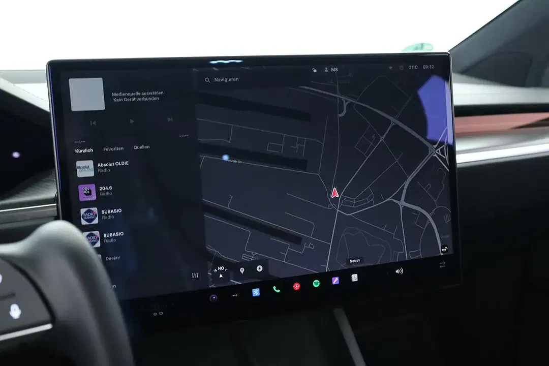 Tesla Model X - Thumbnail 13