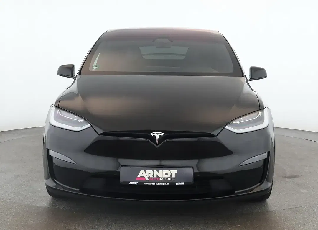 Tesla Model X - Thumbnail 3