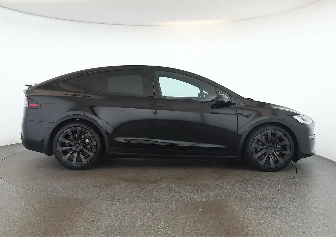 Tesla Model X - Thumbnail 4