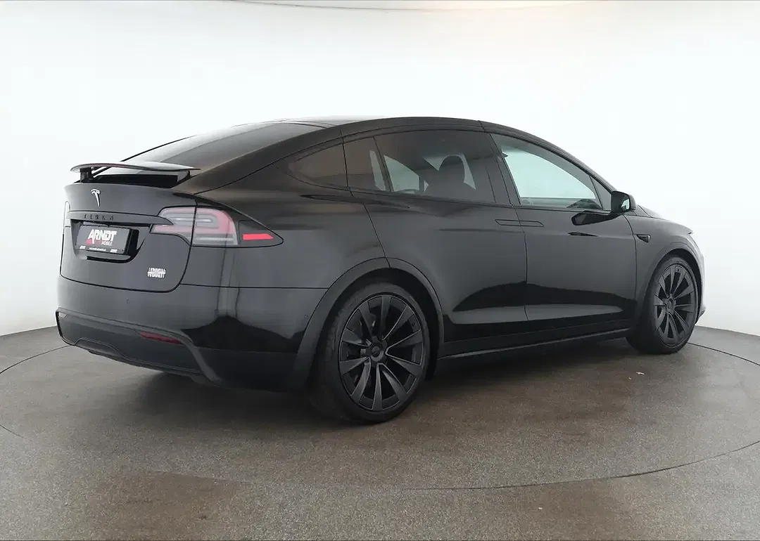 Tesla Model X - Thumbnail 5