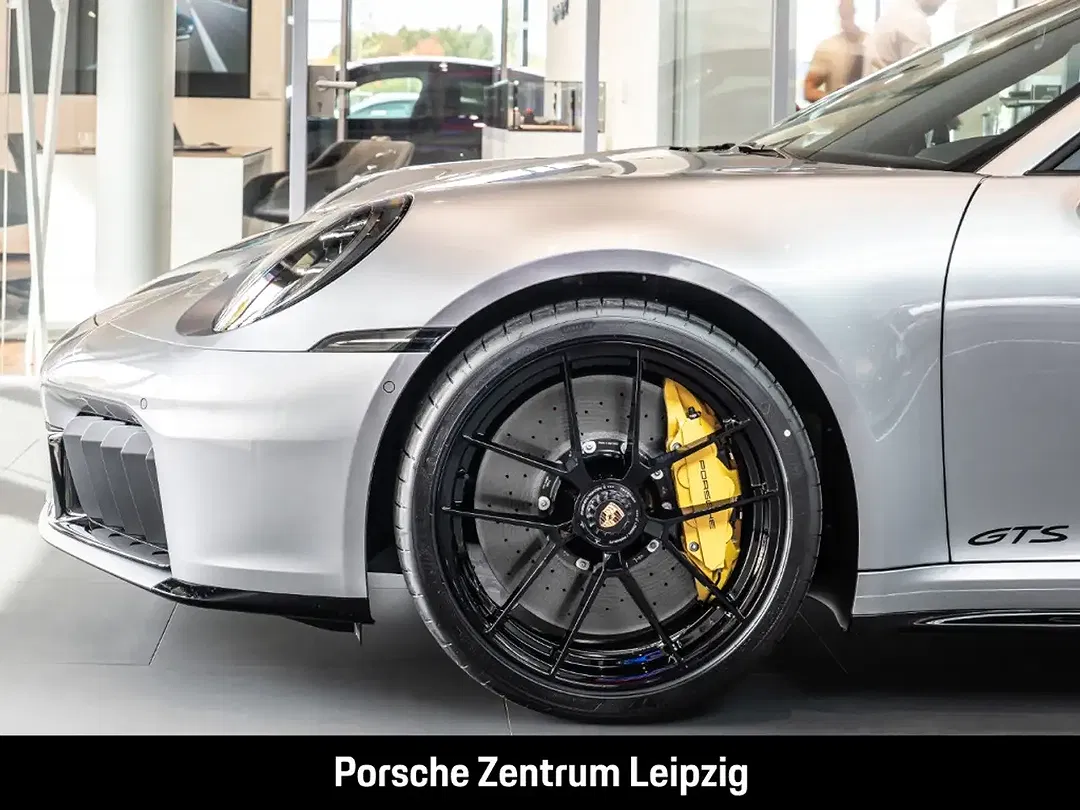 Porsche 992 - Thumbnail 12