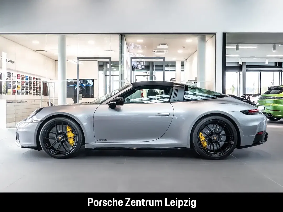 Porsche 992 - Thumbnail 2