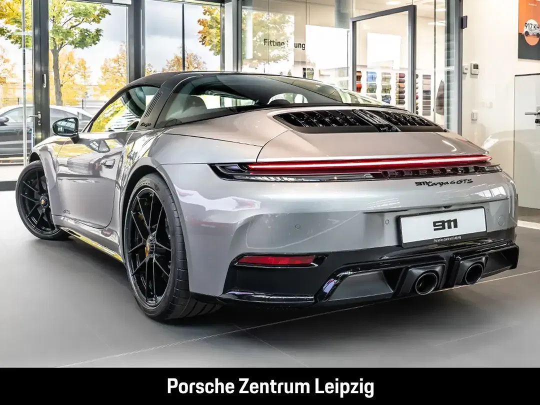 Porsche 992 - Thumbnail 3