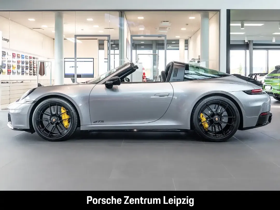 Porsche 992 - Thumbnail 8
