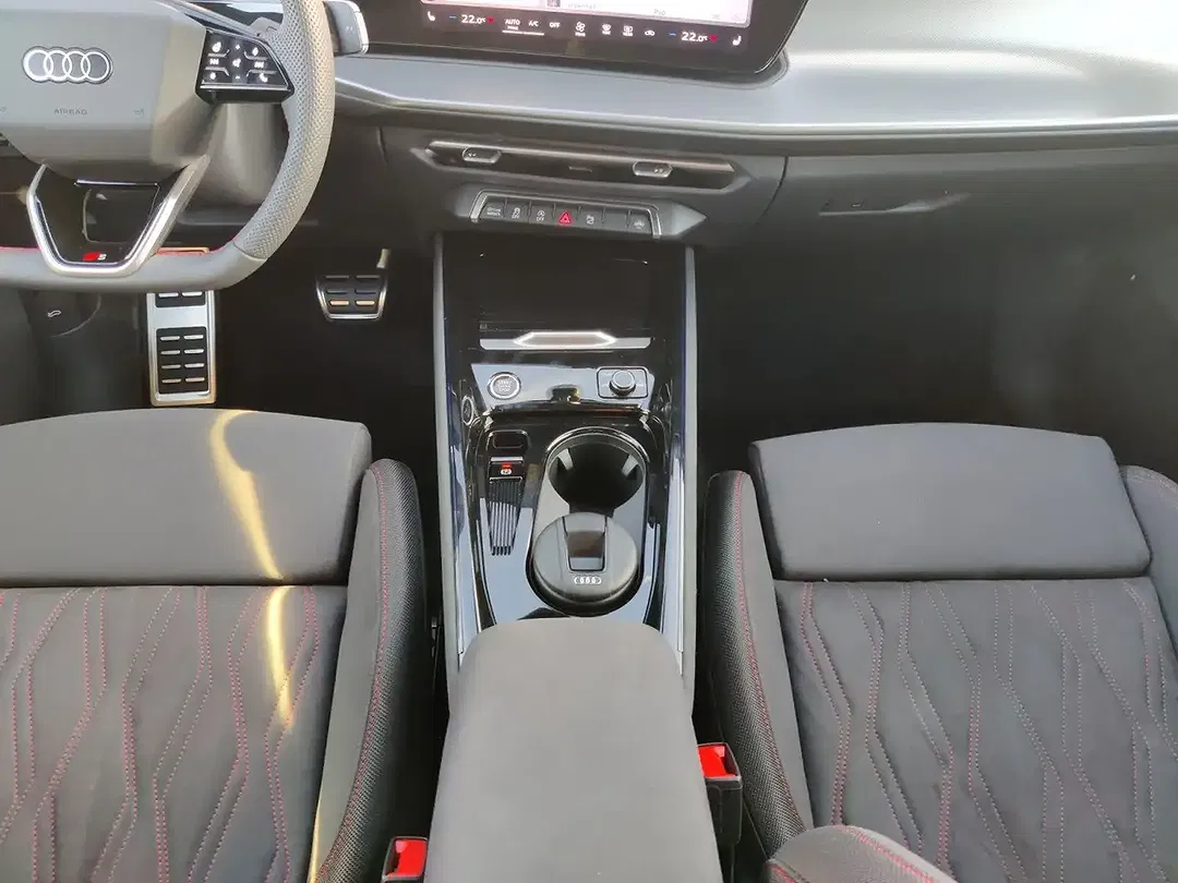 Audi Q3 - Thumbnail 7