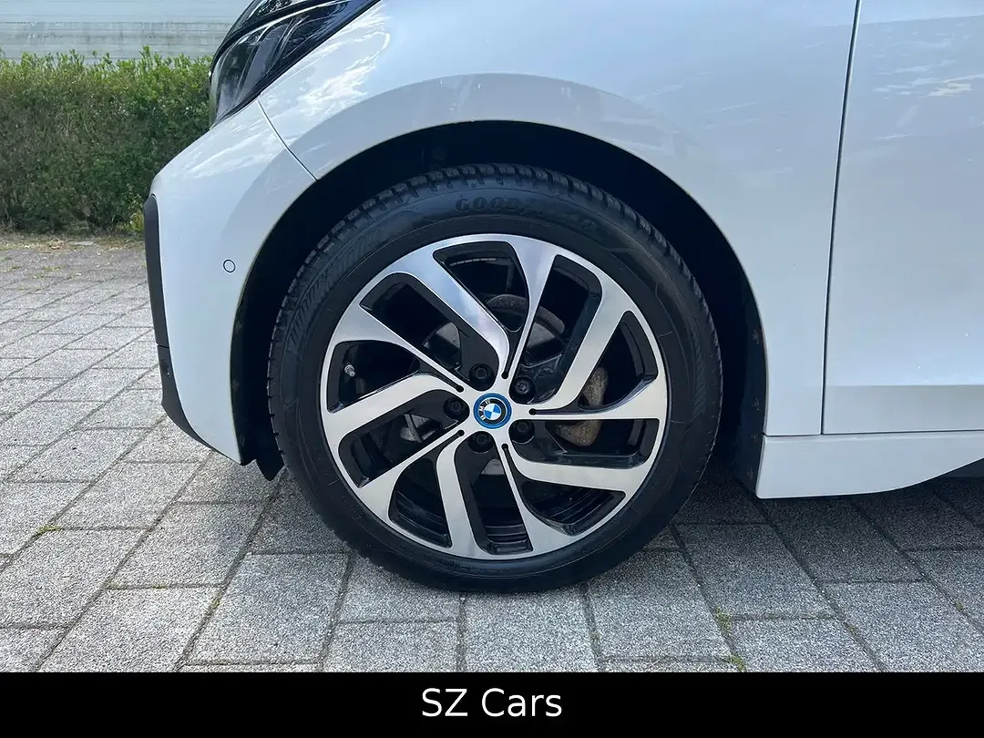 BMW i3 - Thumbnail 11