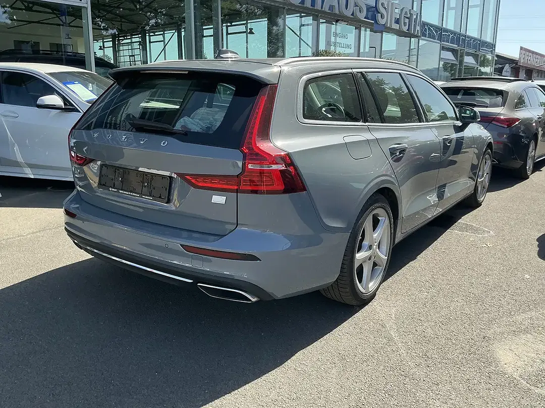 Volvo V60 - Thumbnail 2
