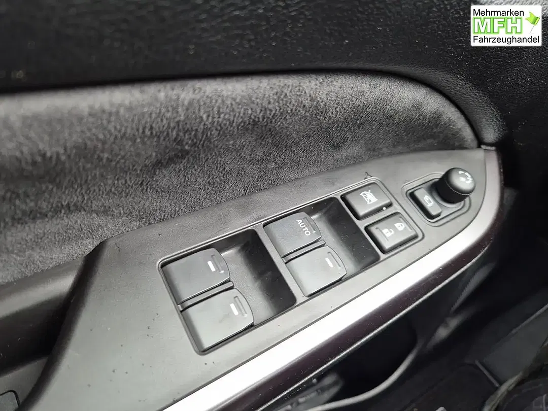 Suzuki Vitara - Thumbnail 13