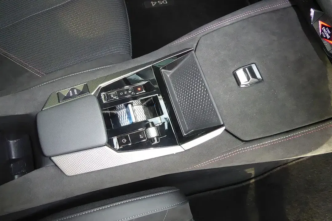 DS Automobiles DS 4 - Thumbnail 13