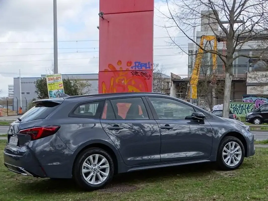 Toyota Corolla - Thumbnail 8