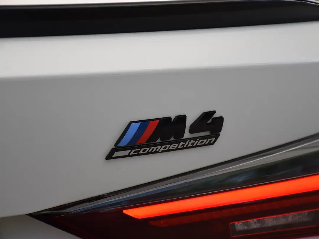 BMW M4 - Thumbnail 32