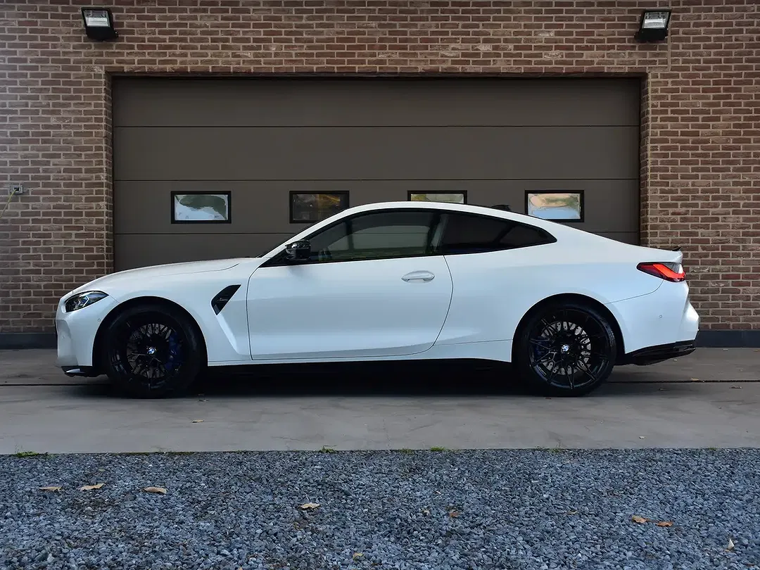 BMW M4 - Thumbnail 4