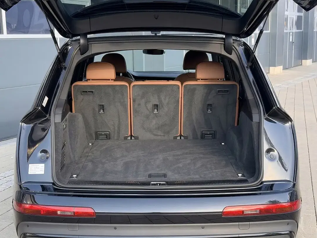 Audi Q7 - Thumbnail 11