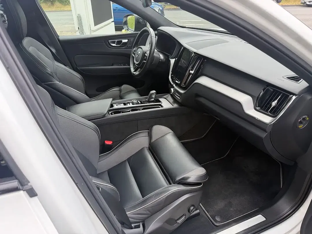 Volvo XC60 - Thumbnail 6