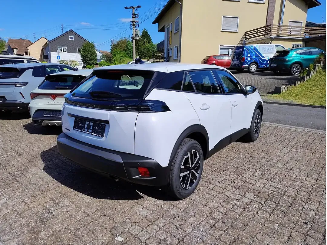 Peugeot 2008 - Thumbnail 3