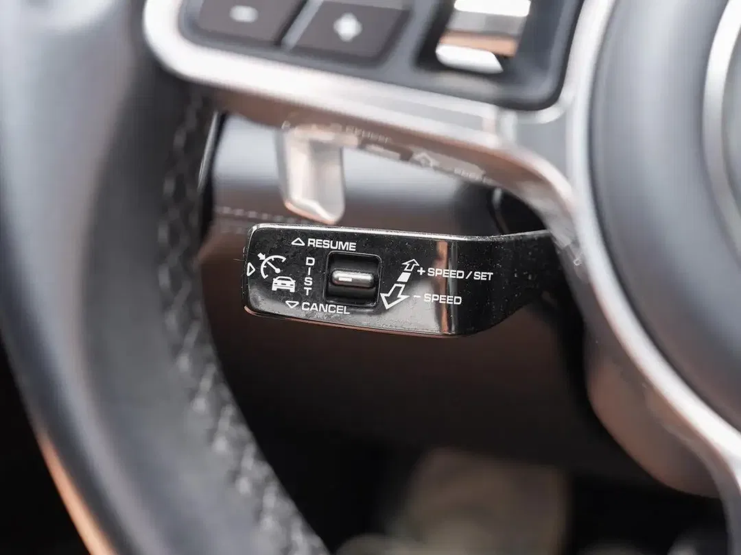 Porsche Panamera - Thumbnail 10