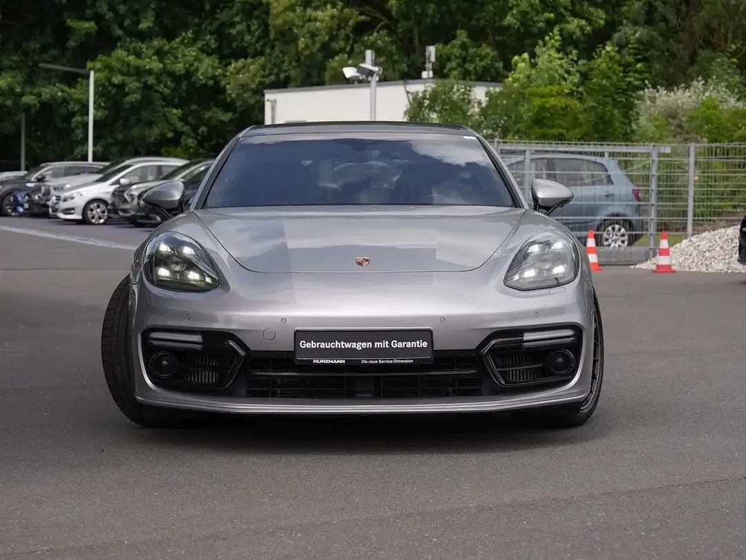 Porsche Panamera - Thumbnail 2