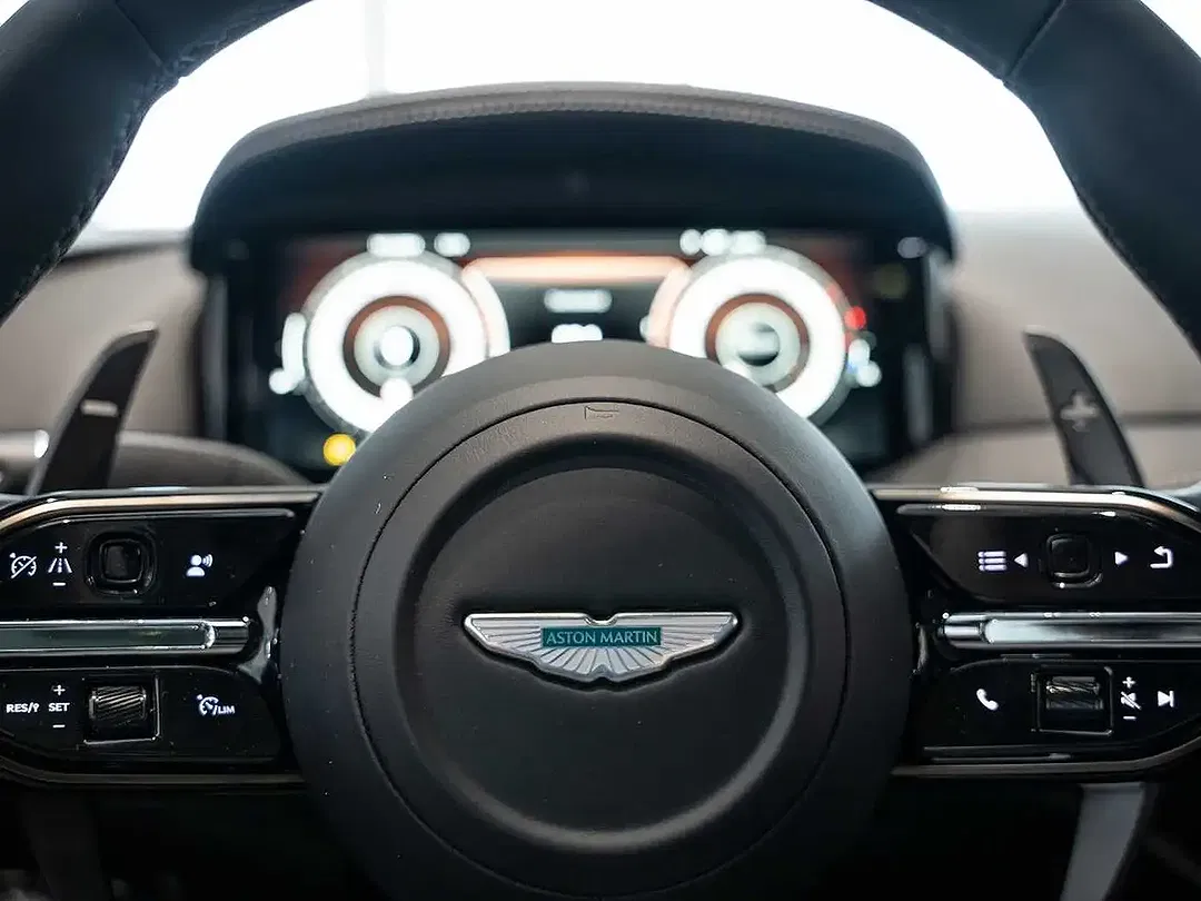 Aston Martin DB12 - Thumbnail 11
