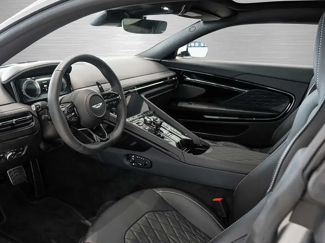 Aston Martin DB12 - Thumbnail 3
