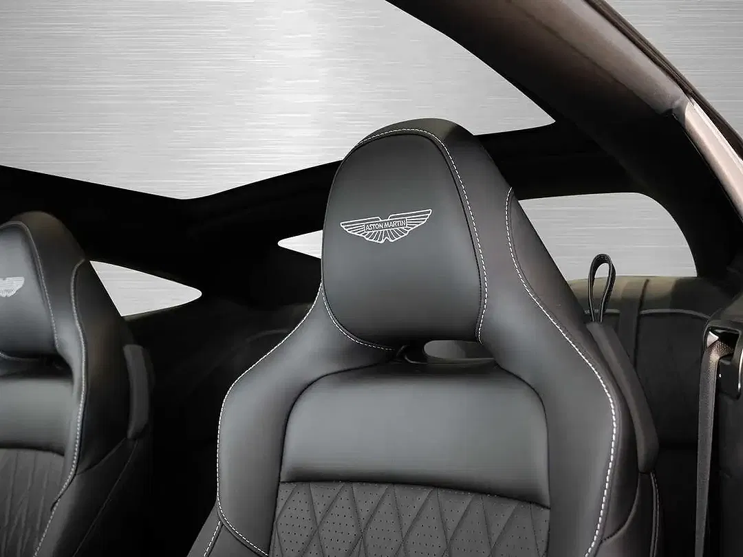 Aston Martin DB12 - Thumbnail 5