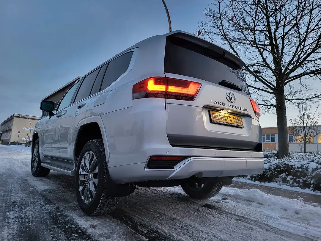 Toyota Land Cruiser - Thumbnail 3