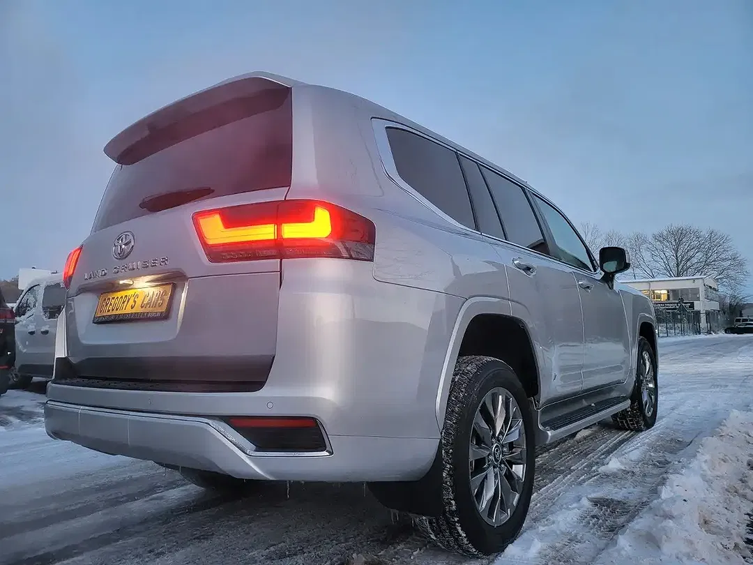 Toyota Land Cruiser - Thumbnail 5