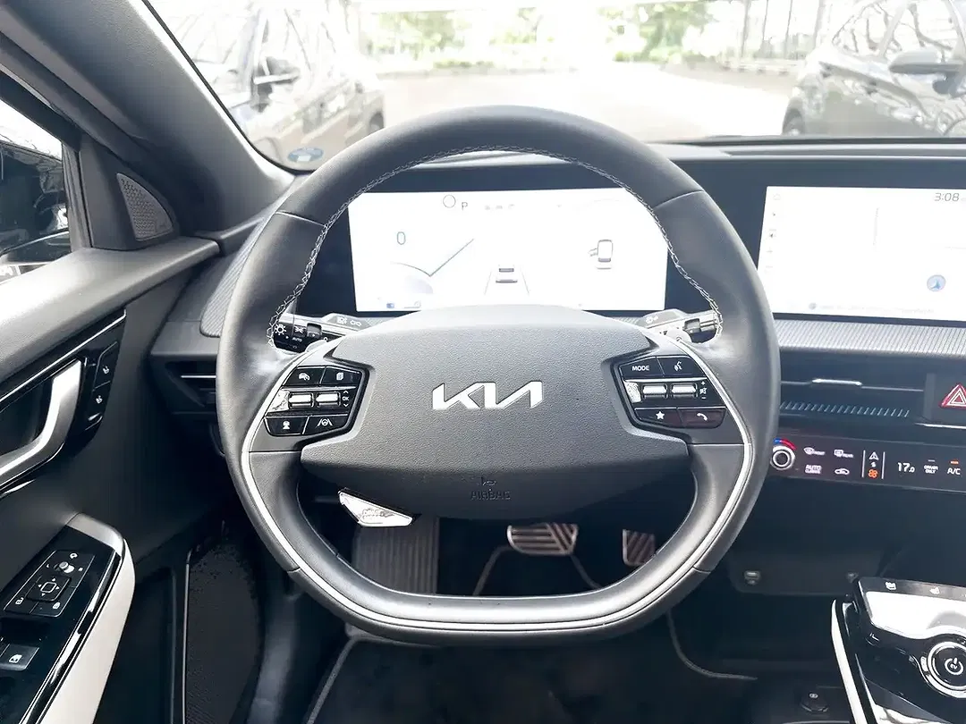 Kia EV6 - Thumbnail 10