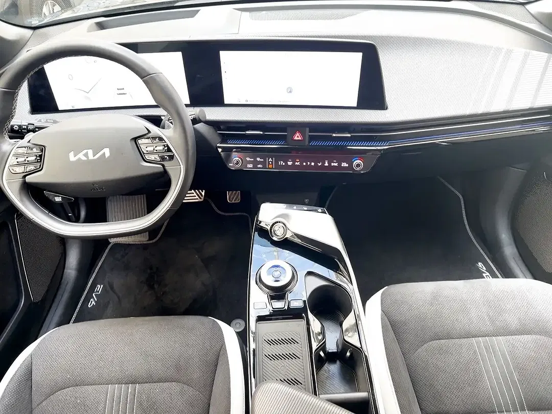 Kia EV6 - Thumbnail 11