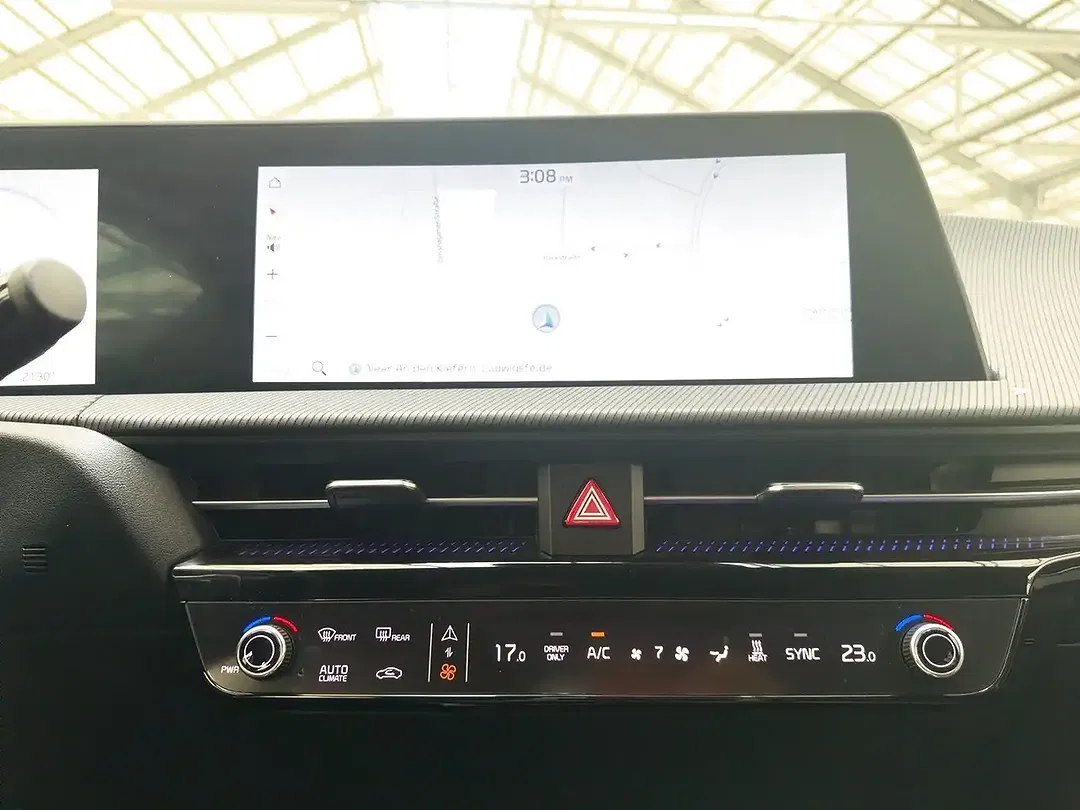 Kia EV6 - Thumbnail 12