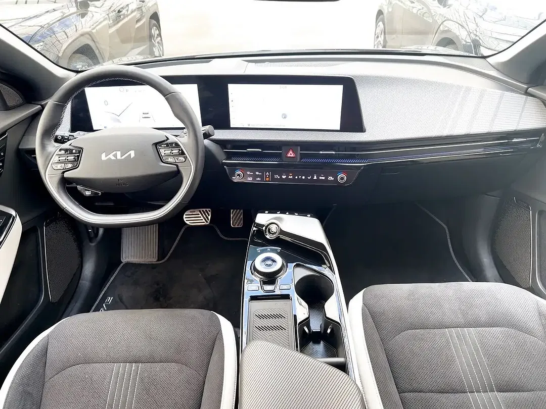 Kia EV6 - Thumbnail 9