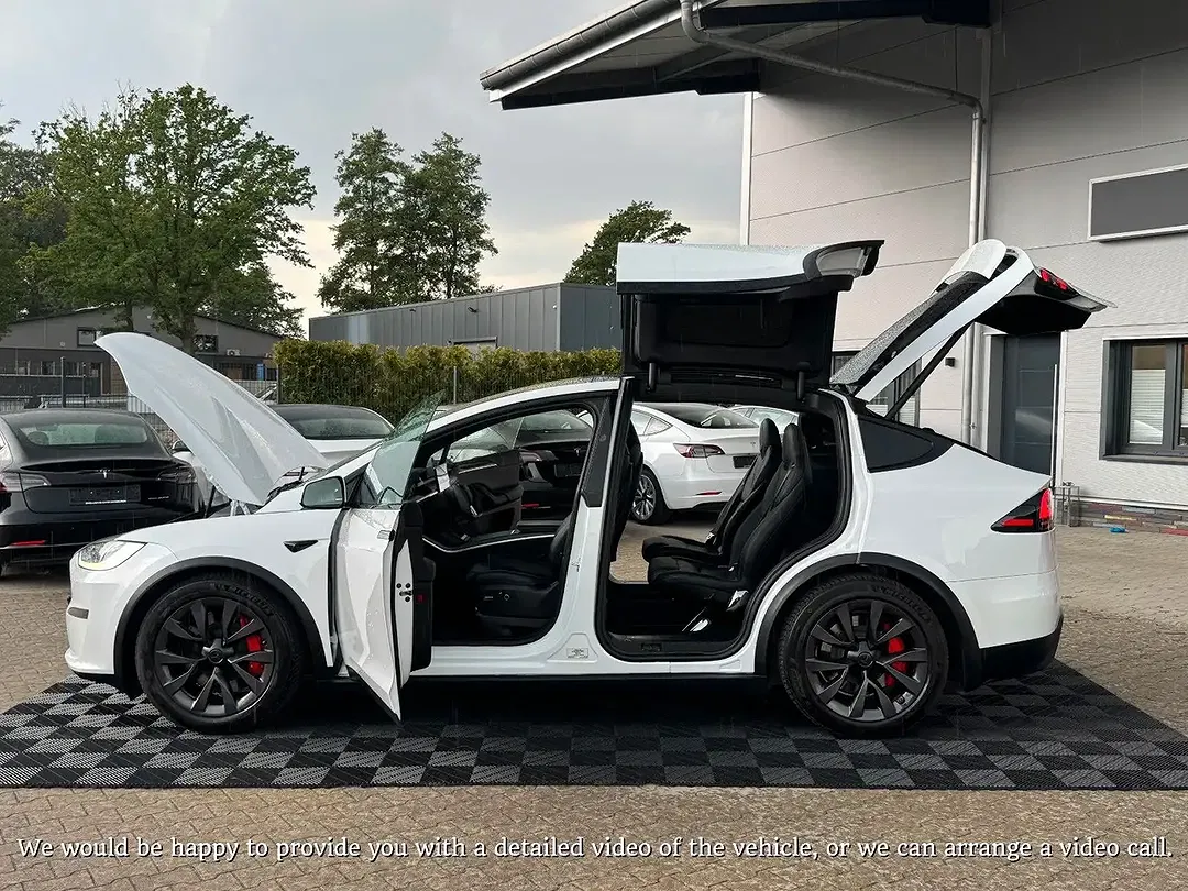 Tesla Model X - Thumbnail 14