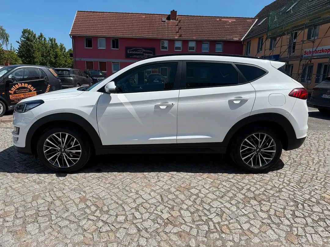 Hyundai TUCSON - Thumbnail 3