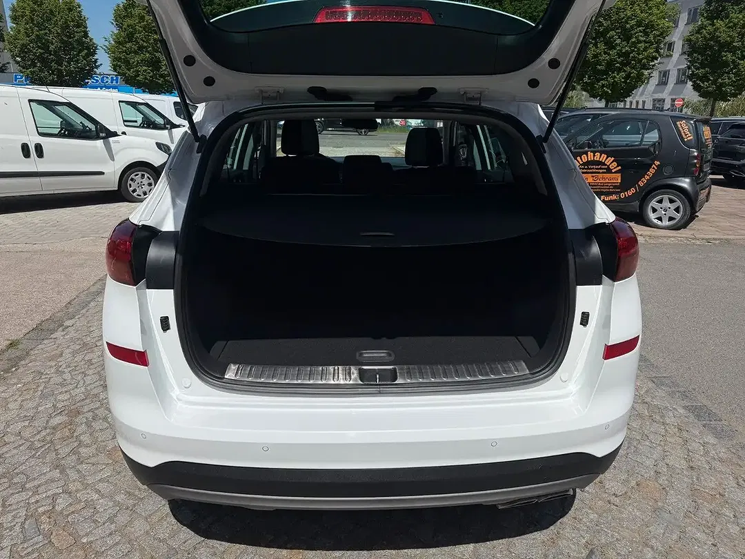 Hyundai TUCSON - Thumbnail 9