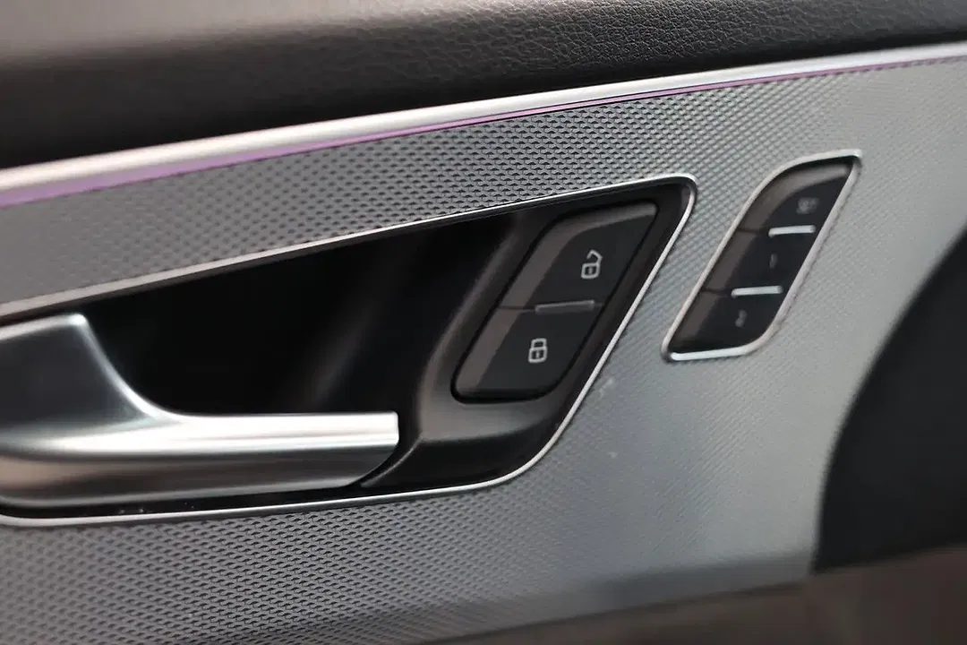 Audi RS Q8 - Thumbnail 10