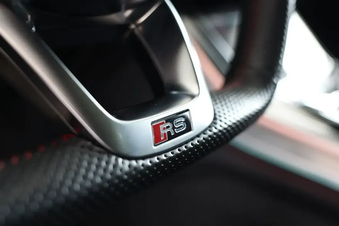 Audi RS Q8 - Thumbnail 17