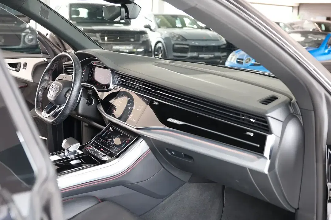 Audi RS Q8 - Thumbnail 26