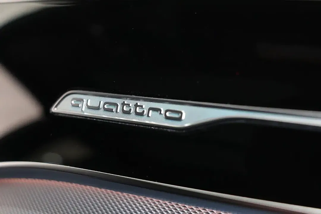 Audi RS Q8 - Thumbnail 30