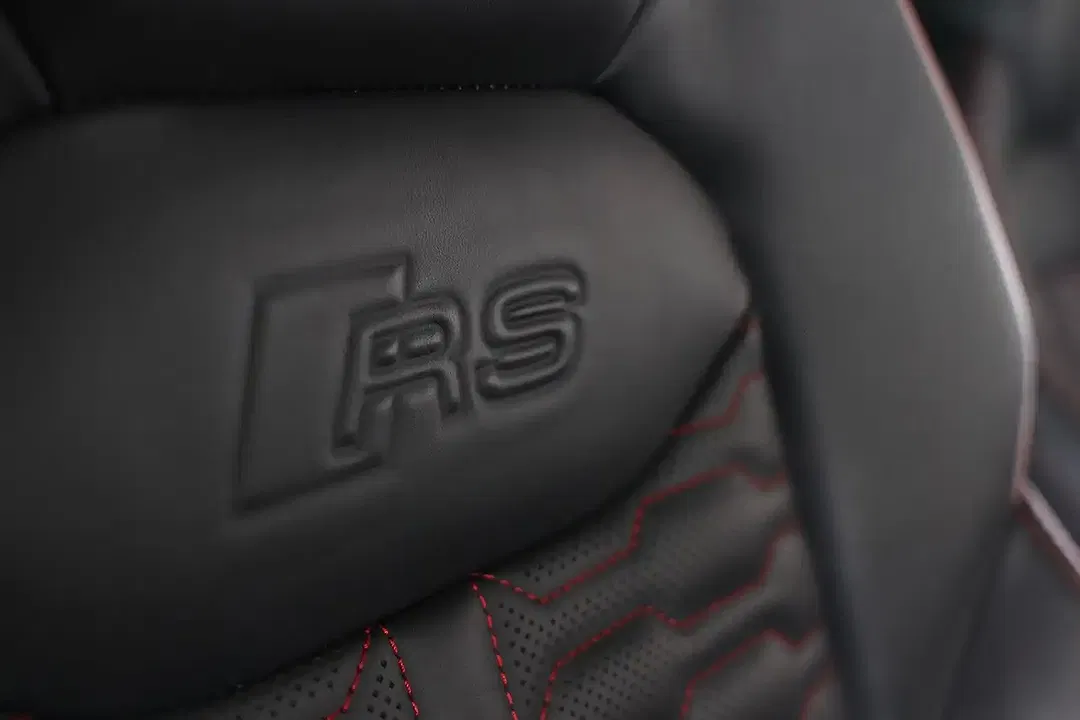 Audi RS Q8 - Thumbnail 32