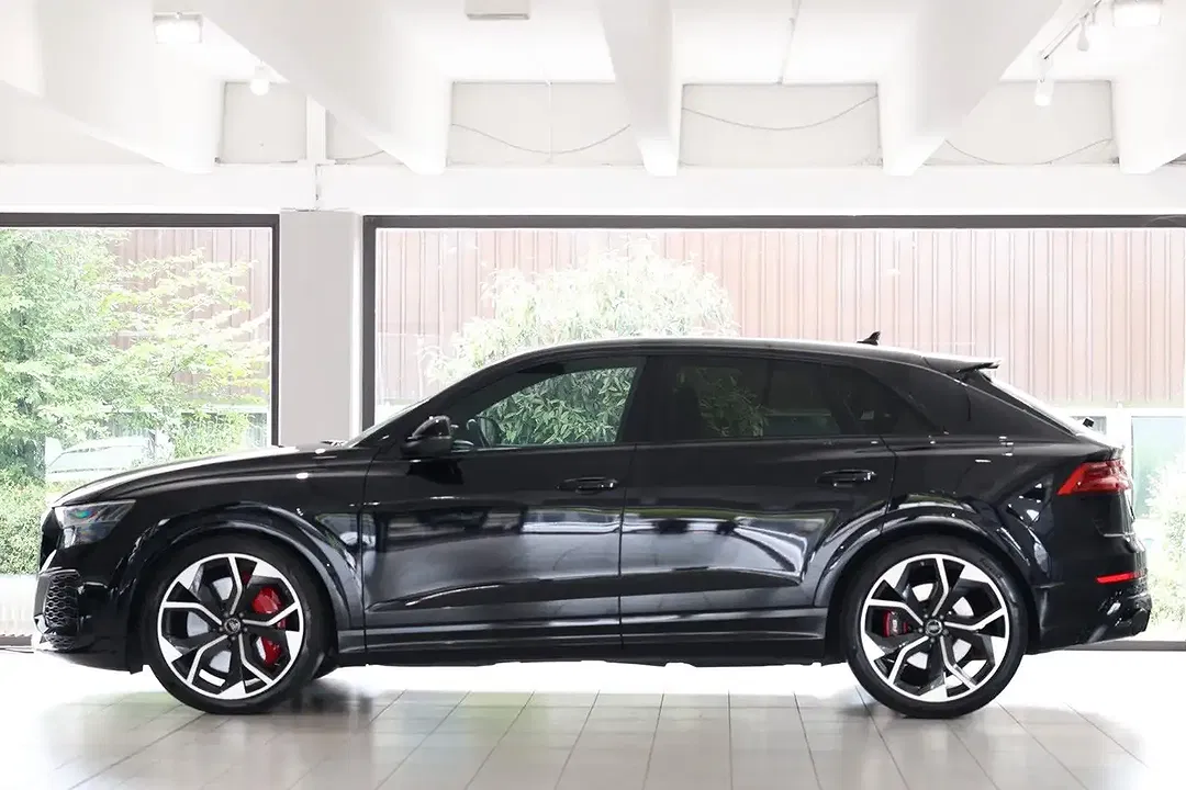 Audi RS Q8 - Thumbnail 5
