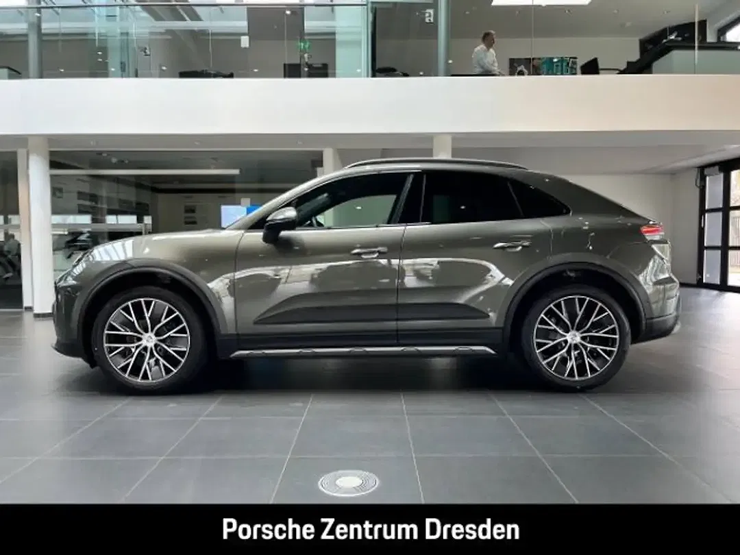 Porsche Macan - Thumbnail 2